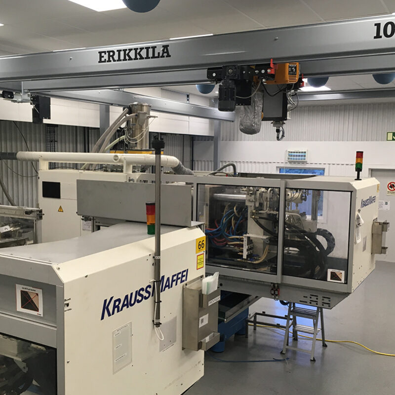 Close up vrijstaand railsysteem met dubbele brug