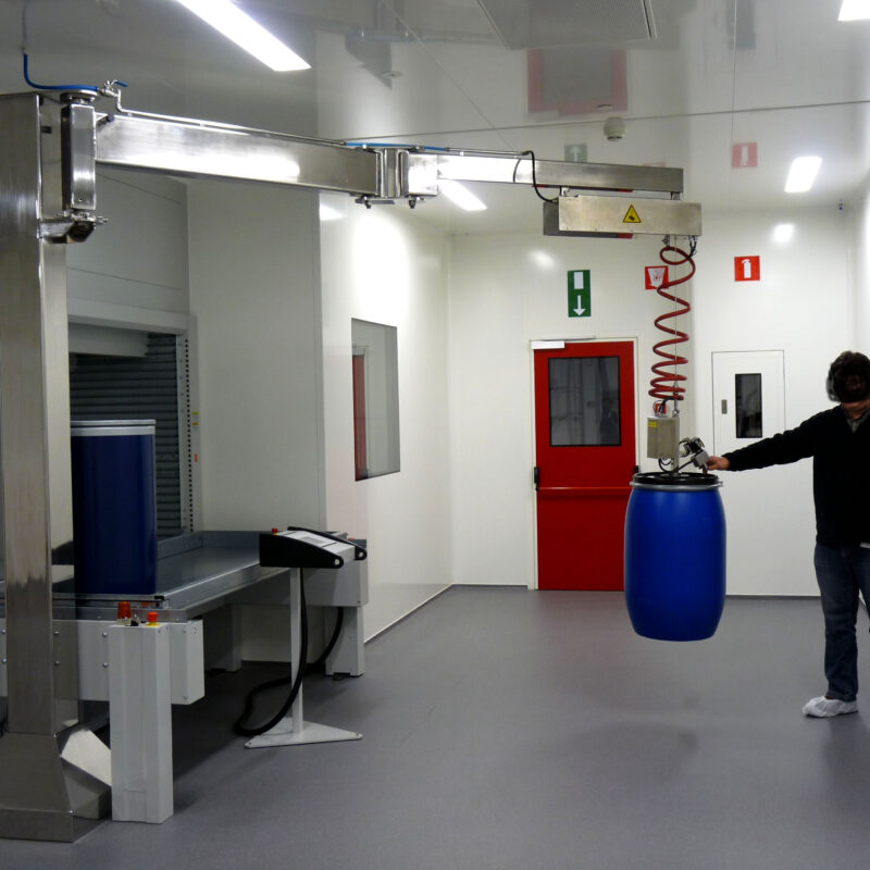 Ergonomisch hefsysteem voor het tillen van vaten met inox knikarm