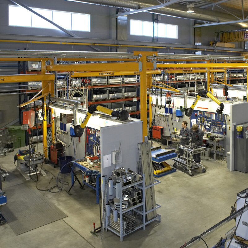 Werkstation met diverse vrijstaande railsystemen Erikkila