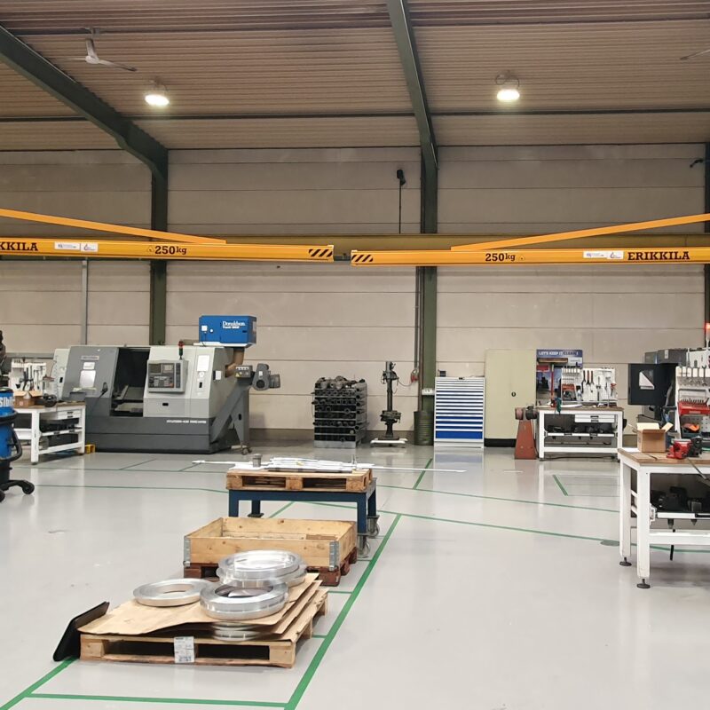 Zwenkkraan Erikkila 250kg met stalen uitligger van 6m