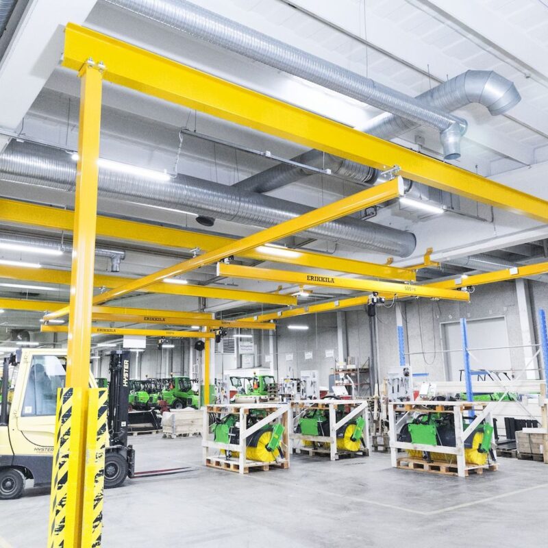 Modulair railsysteem met meerdere bruggen voor flexibel intern transport en optimale werkprocessen