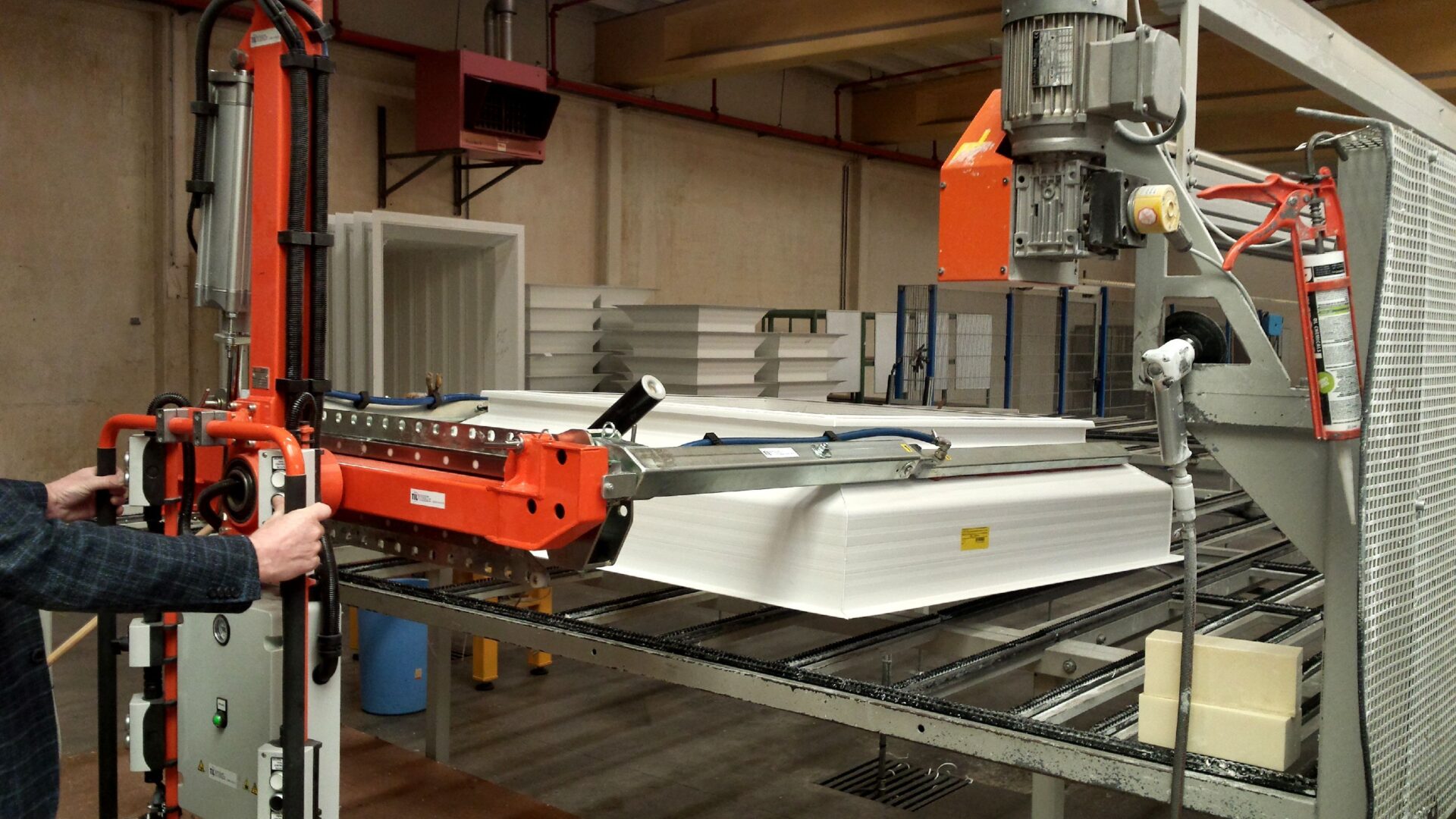 Ergonomische tilhulp Mirus voor grote kunststof frames | Atis