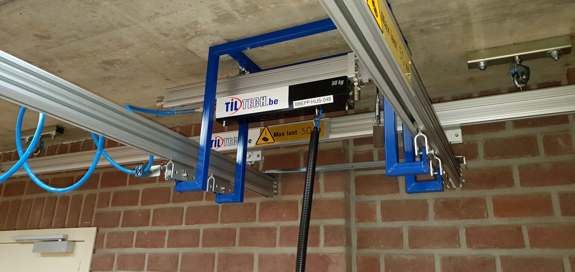 Dubbele verhoogde brug met elektrische takel | Tiltech