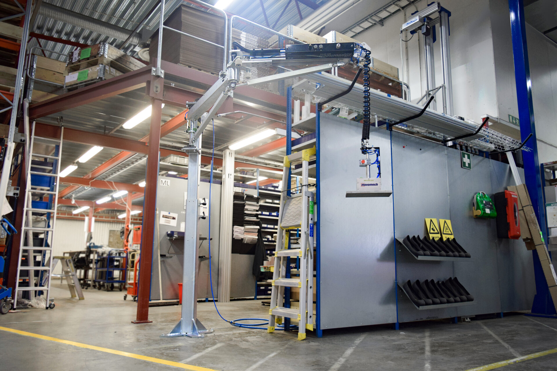 Potence à bras articuler avec préhenseur magnétique | Movomech