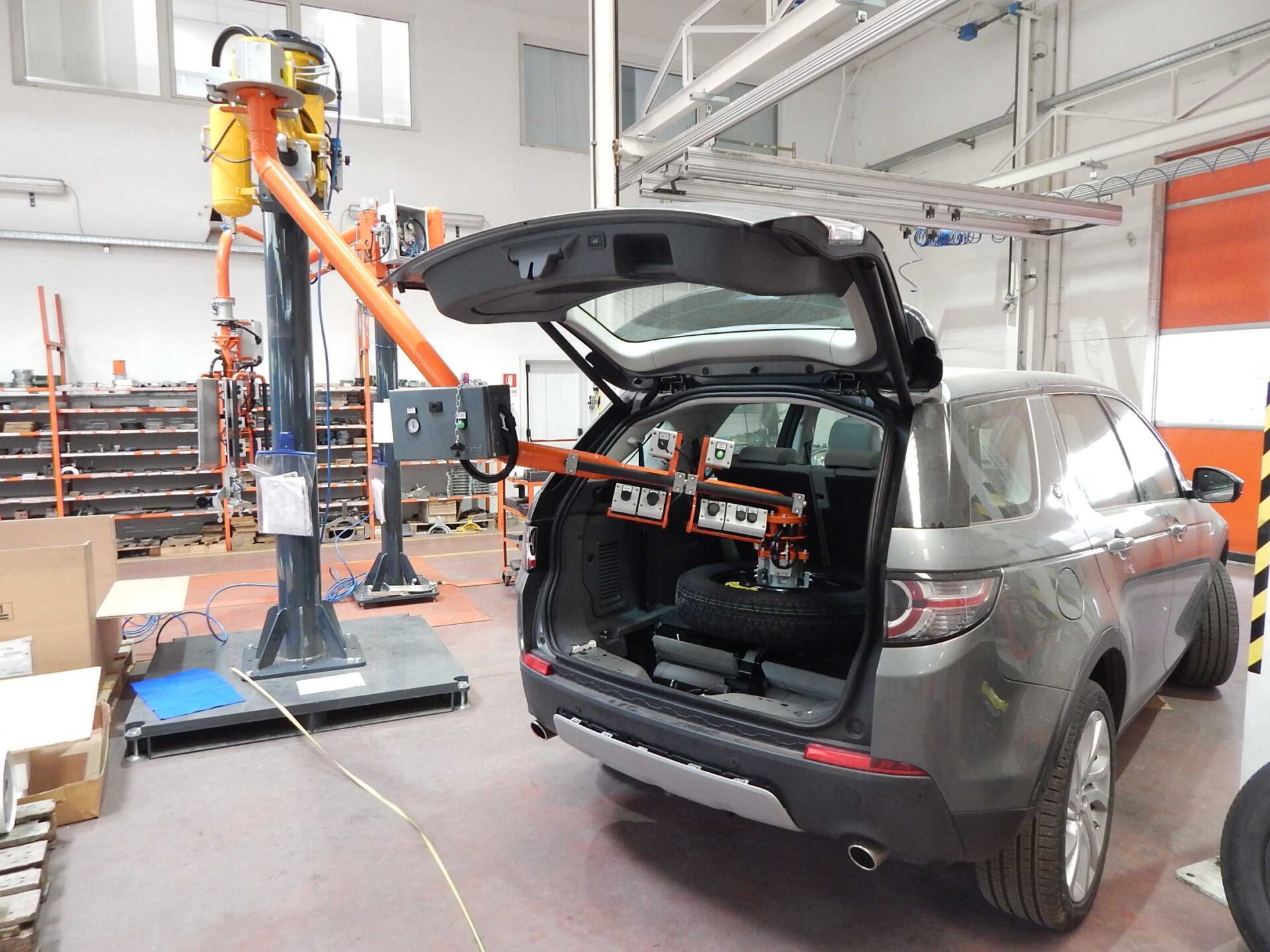 Ergonomisch hefsysteem om autoband te tillen | Tiltech