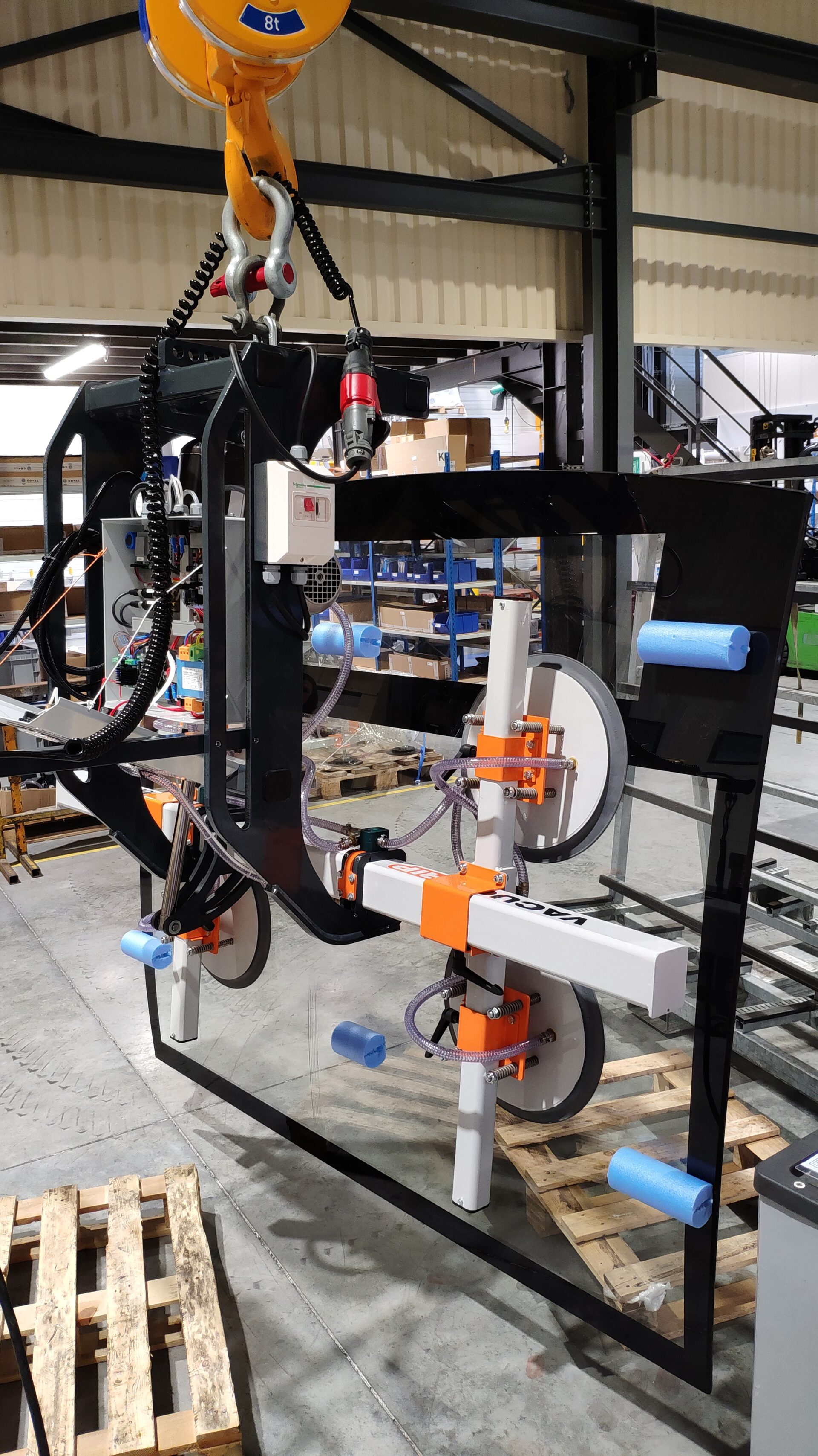 Palonnier à ventouses inclinable sur pont roulant