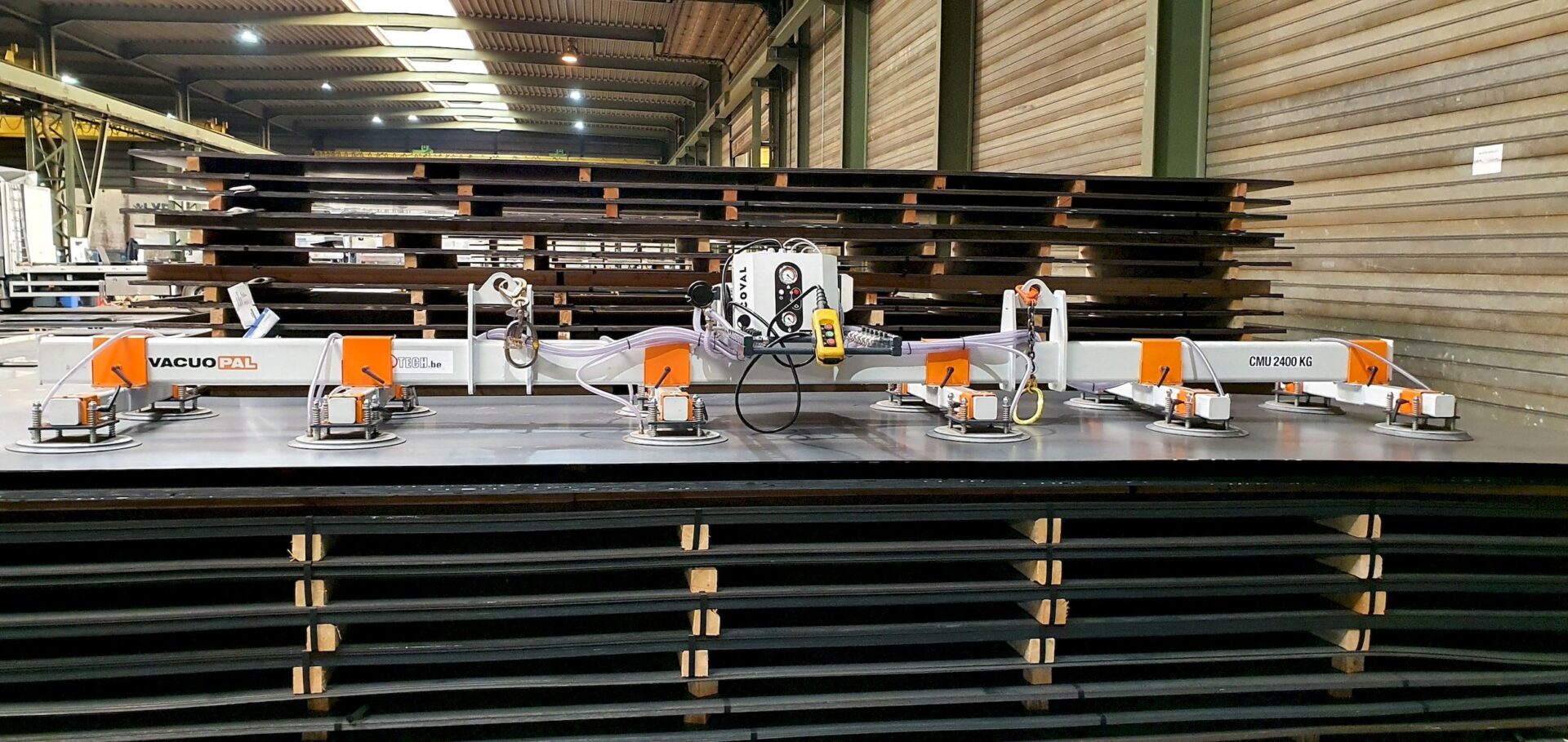 Vacuümhefsysteem voor het tillen van zware metalen platen in industriële omgevingen, efficiënt en ergonomisch | Coval