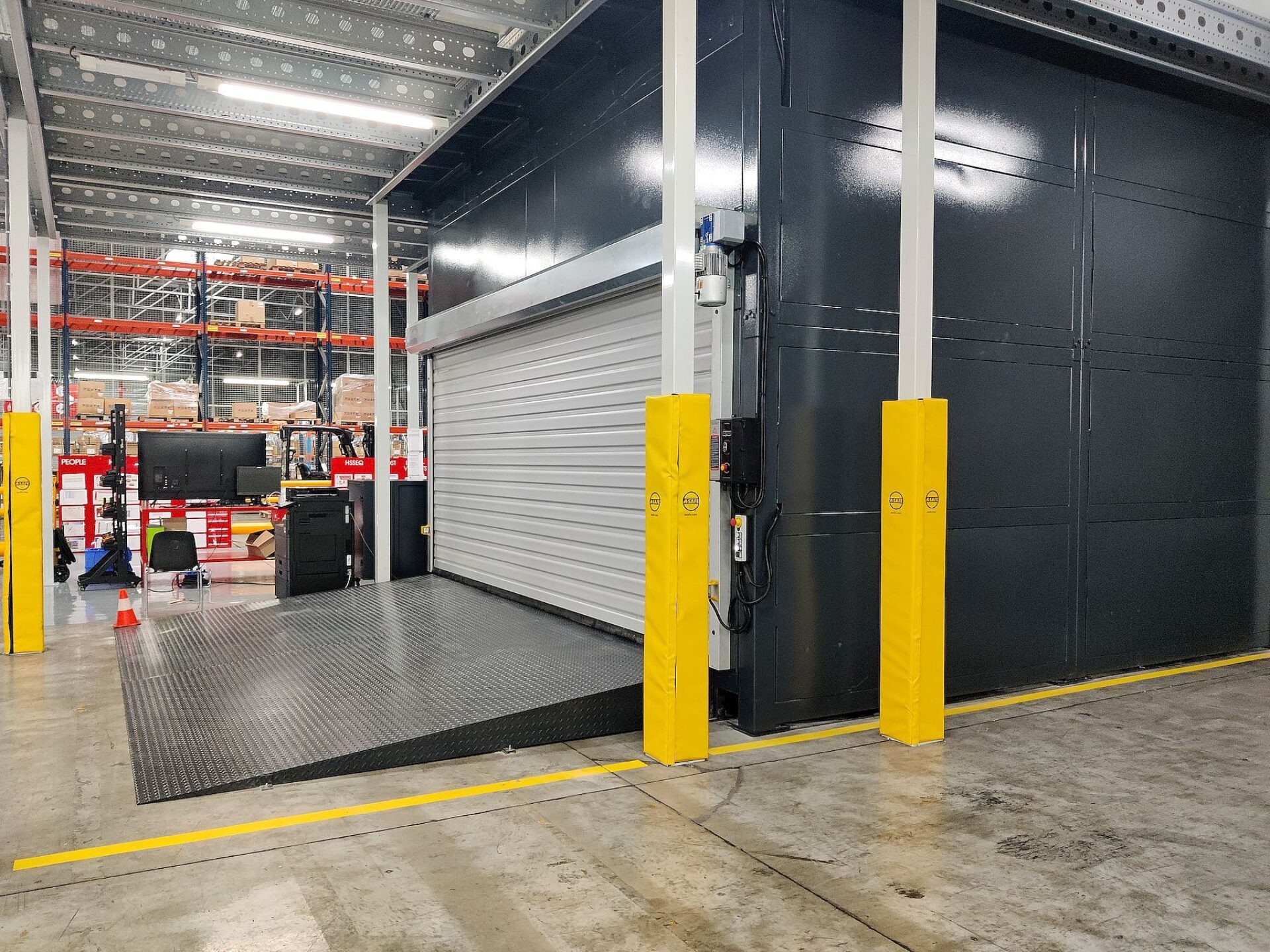 Goederenlift voor het efficiënt verplaatsen van pallets en goederen tussen verdiepingen